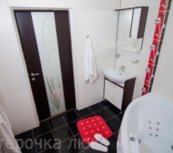 Номер полулюкс с 1 двуспальной кроватью в Пятерочка-люкс