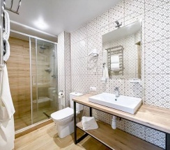 Стандарт семейный улучшенный с балконом в Volna Family Resort