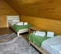 Шестиместный коттедж с 3 комнатами с видом на сад в SKALA eсohotel & restaurant