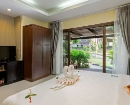 Двухместный номер Deluxe с видом на сад двуспальная кровать в Secret Cliff Resort Phuket