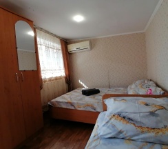 Комната стандарт с 1 односпальной и 1 двуспальной кроватью в Солнечный берег