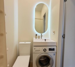 Просторная студия 43 м² с этническими акцентами и видом на море. в Как Дома 05