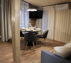 Семейный коттедж в Хюгге на озере