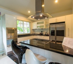 Двухместная вилла двуспальная кровать в Sun Paradise Villas Karon