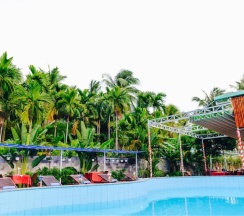 Двухместный номер Standard с видом на озеро двуспальная кровать в Mui Ne Alena Bungalow Hotel