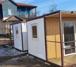 Бунгало с балконом и с видом на сад в Саркел