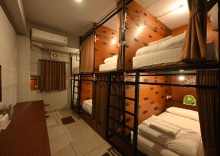 Кровать в общем номере (женский номер) в The 8 Factory Hotel Phitsanulok