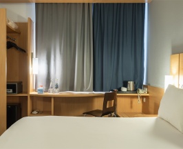 Номер Premium, вид на реку - с одной большой кроватью в Ибис Самара