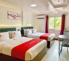 Четырёхместный номер Deluxe 2 отдельные кровати в IL Mare Sakura Resort Boracay