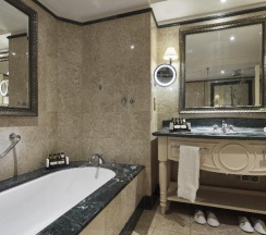 Семейный номер Standard в Aphrodite Hills Hotel