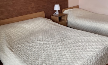 Трехместный номер с двуспальной и односпальной кроватями в Сан-Мари