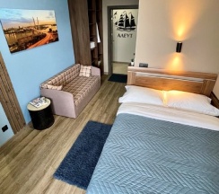 Семейный номер с балконом и видом на море в Hotel Pallada