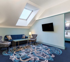 Люкс "Москва" с одной большой двуспальной кроватью в Cosmos Selection Saint-Petersburg Nevsky Royal Hotel