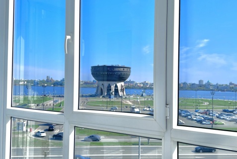 Казань: Апартаменты Квартира Евродвушка с видом на Кремль в центре на 1 Береговой р. Казанки у метро