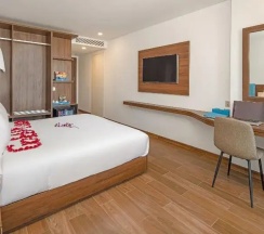 Двухместный люкс c 1 комнатой с балконом (двуспальная кровать) в Gold Plaza Hotel Da Nang
