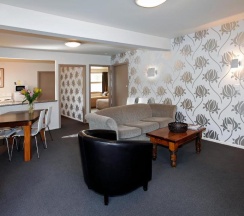 Семейный люкс с 2 комнатами в Casino Court Motor Lodge