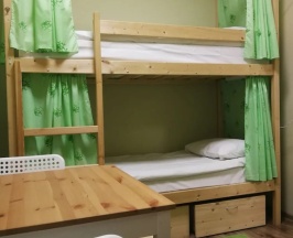 Кровать в общем номере (женский номер) (общая ванная комната) в В библиотеке