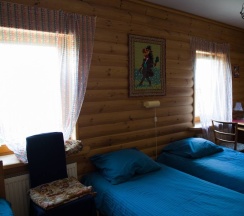 с тремя раздельными кроватями без кондиционера в Саттва