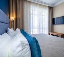 Двухместный комфорт с видом на бассейн в Blue Marlin Hotel