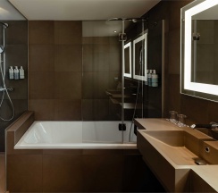 Номер Люкс - с двуспальной кроватью в Novotel Москва Киевская