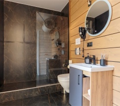 VIP Коттедж Семейный с 1 спальней и купелью в Black Village Family