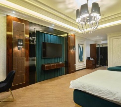 Двухместный люкс с балконом двуспальная кровать в Бутик-Отель East Star Hotel
