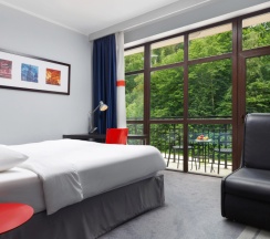 Двухместный номер Семейный с балконом (двуспальная кровать) в Park Inn Radisson Роза Хутор