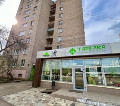 Двухместные апартаменты с балконом и с красивым видом из окна (двуспальная кровать) в Апартаменты ArendaGrad Октябрьской Революции 26