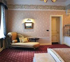 Премиум Люкс "Талион" с видом на Строгановский дворец и реку Мойку в Taleon Imperial Hotel