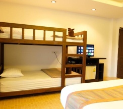 Четырёхместный номер Standard в Arina Boutique Residence