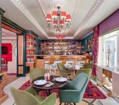 Двухместный люкс с красивым видом из окна двуспальная кровать в Villa Romanov Wine Club & SPA