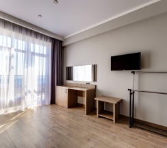 Корпус Династия Люкс с Видом на Море в Family Pride Inn Прайд