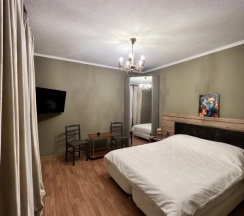 Двухместный номер Standard с балконом и с видом на горы двуспальная кровать в CenTower