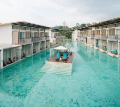 Двухместный номер Deluxe с красивым видом из окна двуспальная кровать в The Briza Beach Resort Khaolak