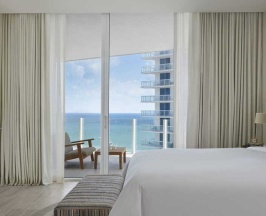 Двухместный люкс c 1 комнатой с видом на океан двуспальная кровать в Four Seasons Hotel and Residences Fort Lauderdale