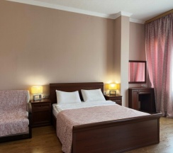 Улучшенный трехместный номер с балконом в Sokroma ЭтоЮг