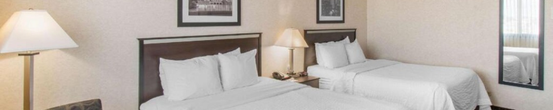 Четырёхместный номер Standard с видом на горы в Clarion Hotel Denver Central