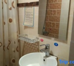 Кровать в общем номере (женский номер) в Up In The Air Youth Hostel