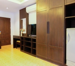Двухместный номер Deluxe с балконом двуспальная кровать в Arina Boutique Residence