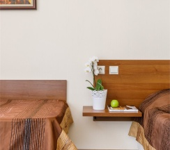 Номер «Улучшенный семейный» в коттедже, 3-х местный, однокомнатный в Виктория