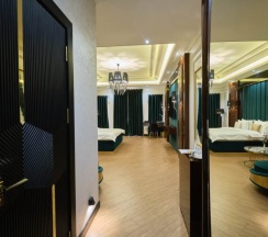 Двухместный люкс с балконом двуспальная кровать в Бутик-Отель East Star Hotel