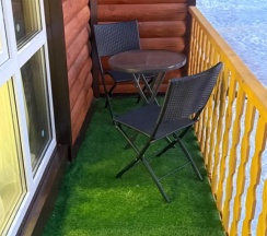 Семейные апартаменты с балконом и с красивым видом из окна в Лола