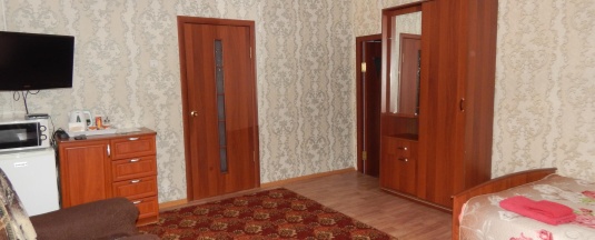 Комната комфорт с 1 двуспальной кроватью в В Шахтерске