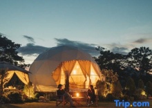 Тент с видом на сад в Oh la la Glamping