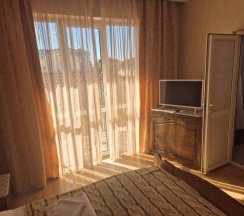 Трехместный стандарт с балконом в Алиса