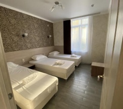 Пятиместные апартаменты с 2 комнатами с балконом и с видом на город в Amare