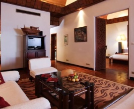 Двухместная Hong Sam двуспальная кровать в Mom Tri's Villa Royale