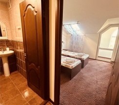 двухкомнатный семейный номер с лоджией в Марити