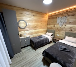 Апартаменты вместимостью 2+2  1 этаж (№2) в Сибирский