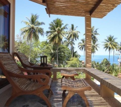 Двухместное бунгало с видом на бассейн двуспальная кровать в Khanom Hill Resort